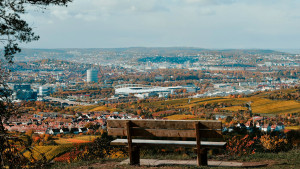 Blick über die Weinberge und das Stadion in Stuttgart Bad-Cannstatt